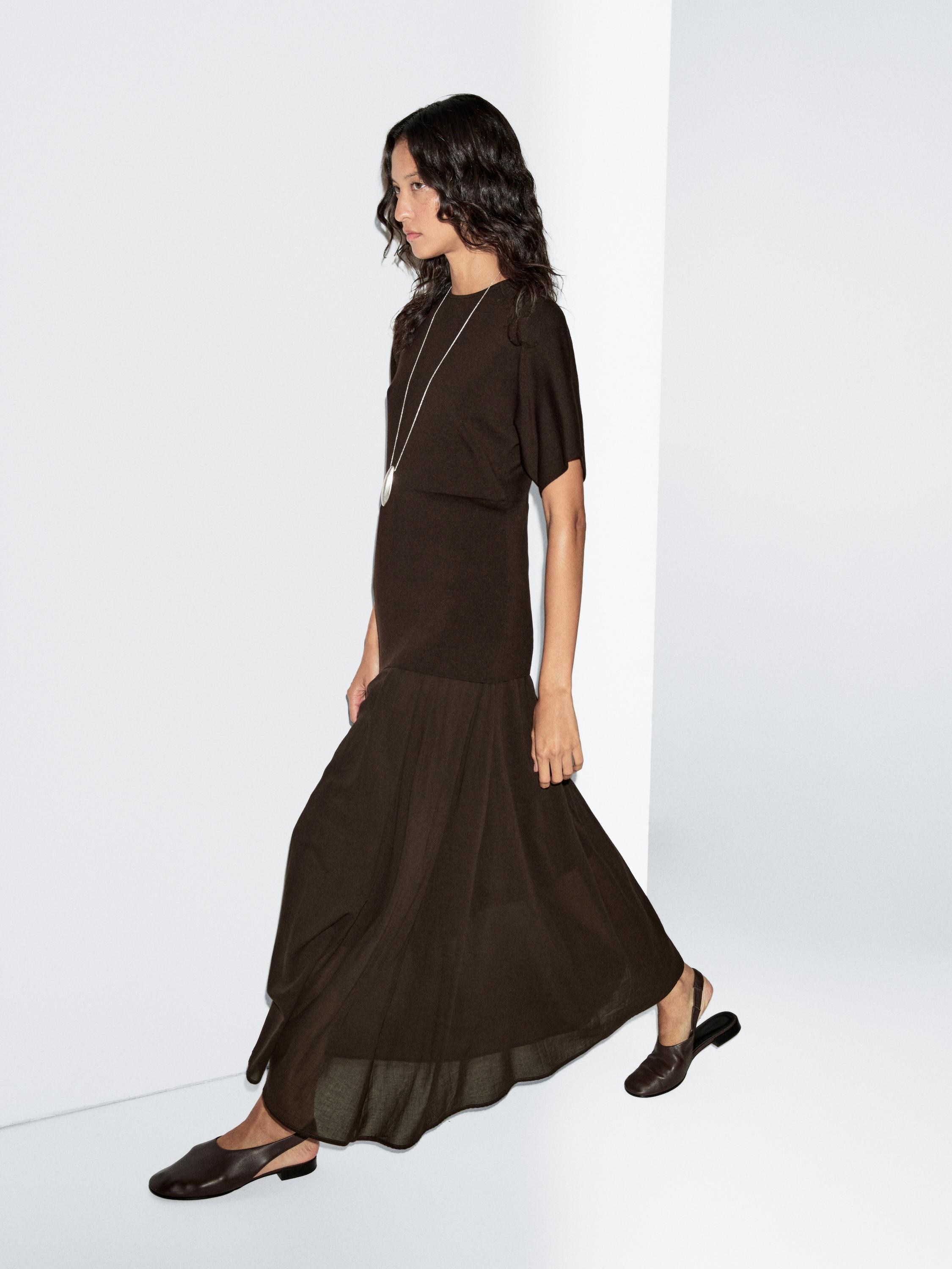 Knit dress with contrast gathered detail